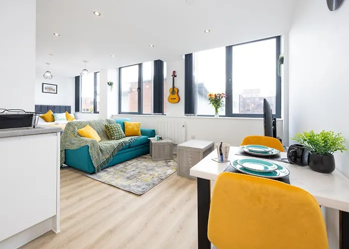 Bright Stylish Studio In Old Trafford